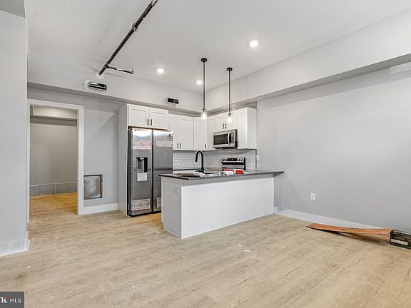 4th image of 3965 Lancaster Ave #104