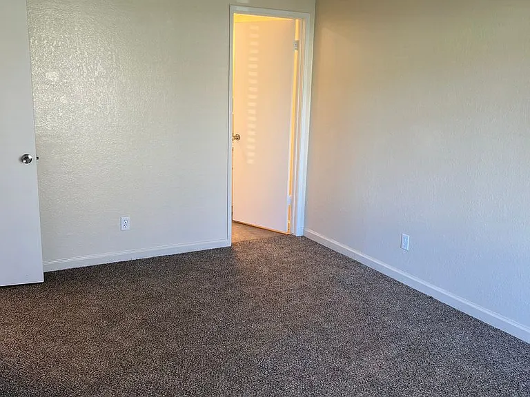 657 W Parlier Ave #126 — Photo 15