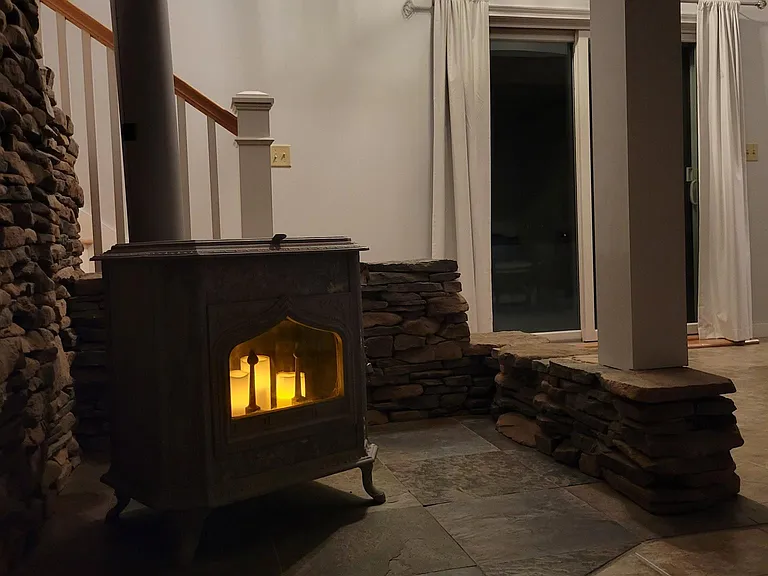 550 Greenland Rd — Photo 5