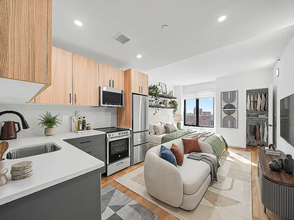 83-15 Parsons Blvd #2I