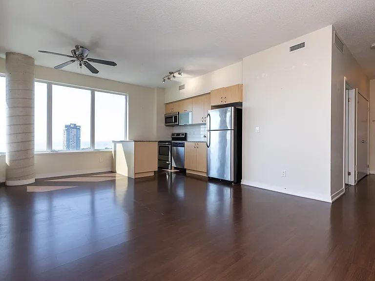 55 E Liberty St — Photo 18