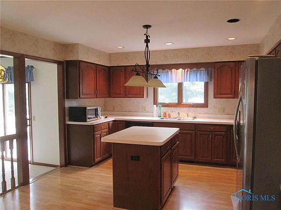 3rd image of 26754 Mohawk Dr