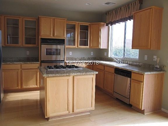 3rd image of 556 El Loro St