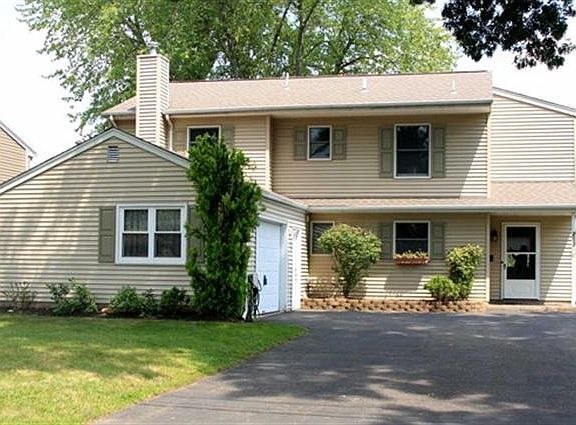 2nd image of 212 Sanford Ave