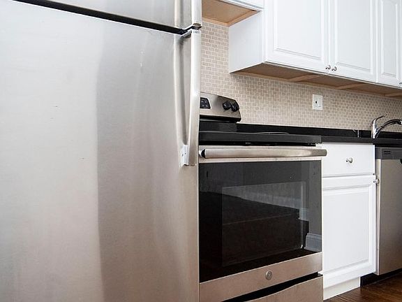 2nd image of 3345-47 N Marshfield Ave #3345-205