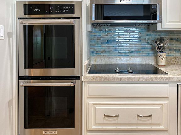 3rd image of 925 Corbett Ave APT 202