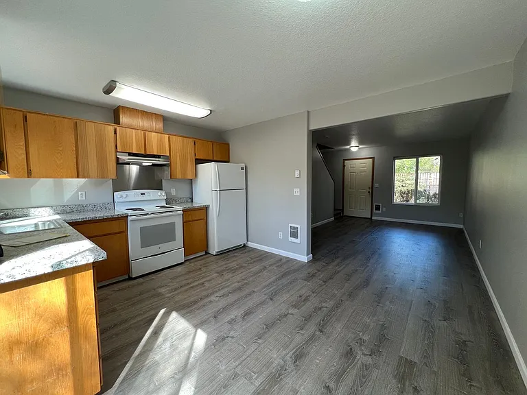 Garden Apartments — Photo 22
