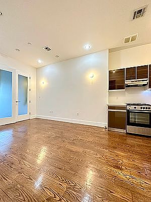 1st image of 1072 Bergen St #3M