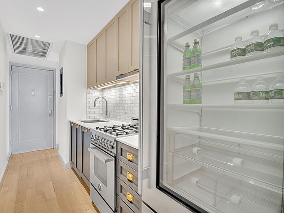 4th image of 56 W 11th St APT 9FW