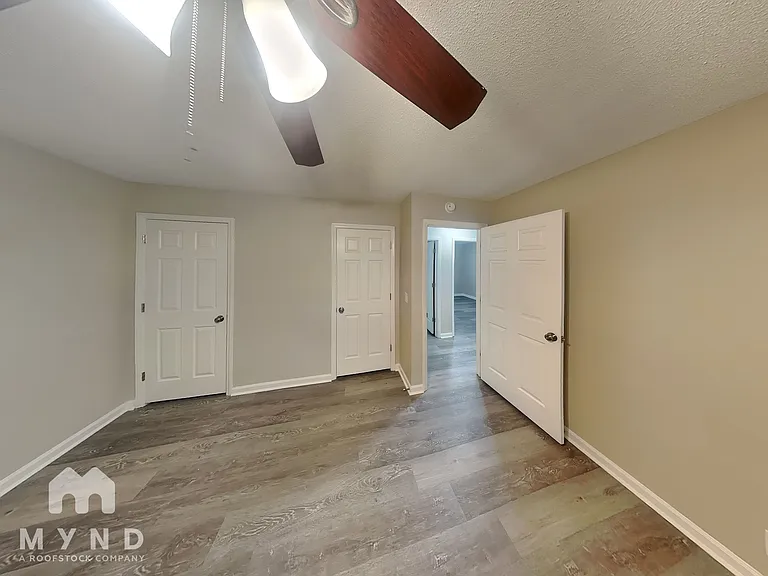 907 Briar Ct — Photo 13