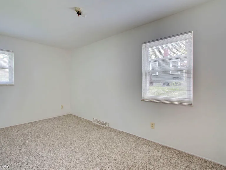1445 Hyde Park Ave — Photo 14