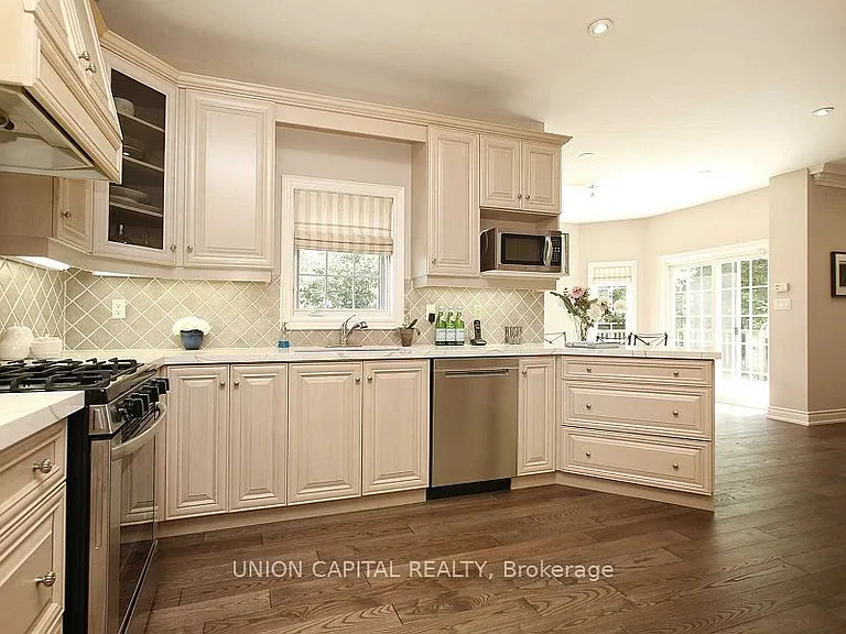 75 Langtry Pl — Photo 12