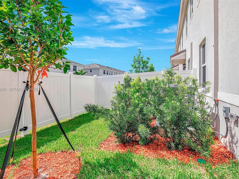 129 SW 171st Way — Photo 40