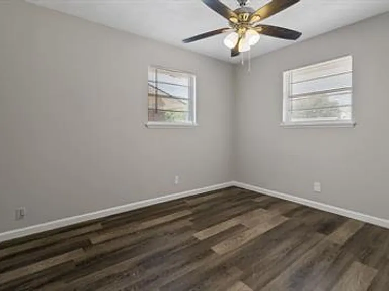 818 W Texas St — Photo 50