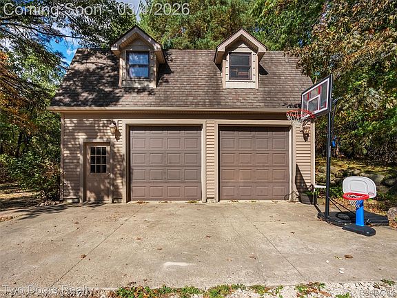 3rd image of 175 Barr Rd