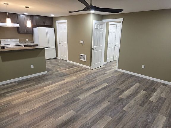 3rd image of 148 S Ragless St S #B