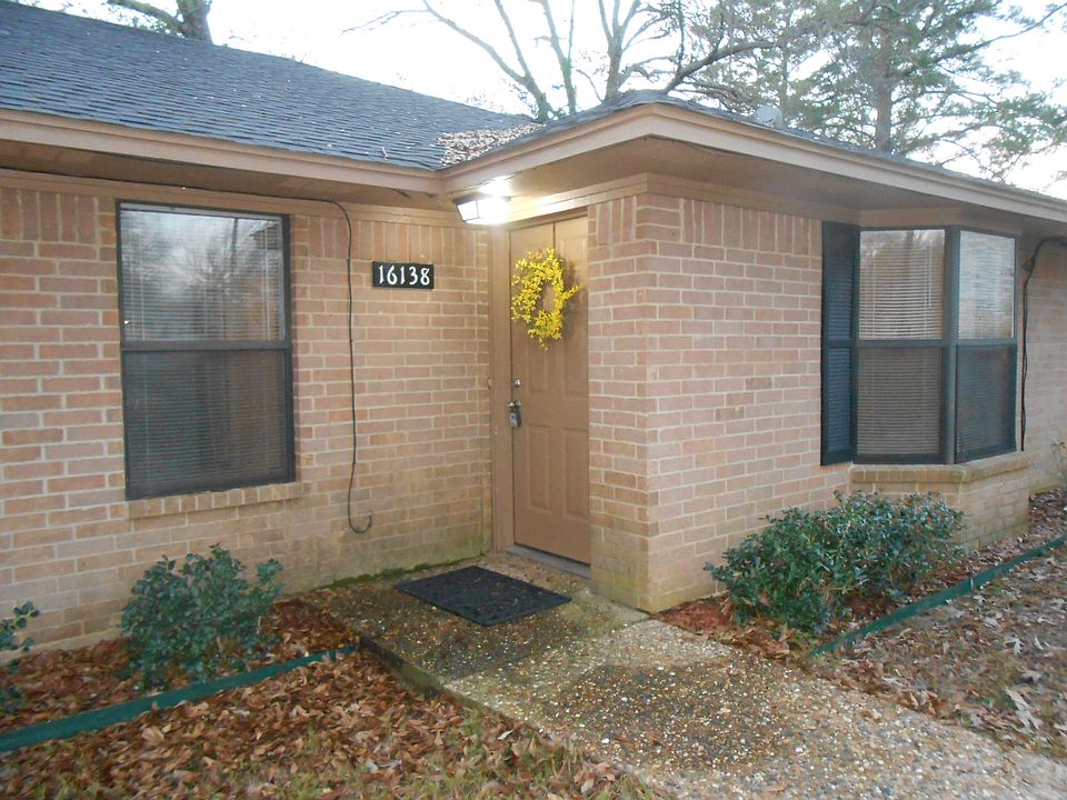 1st image of 16138 Shoshone Dr
