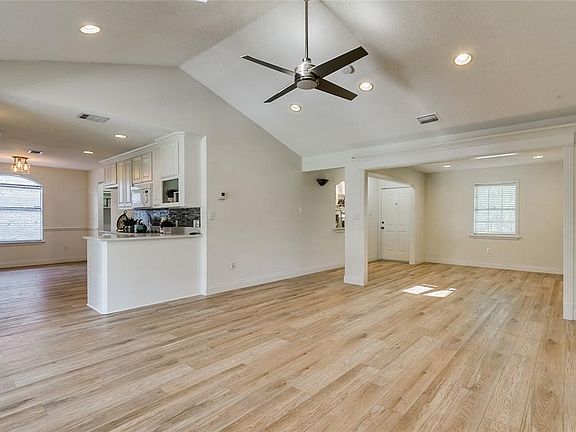 4th image of 3825 Flamingo Ln