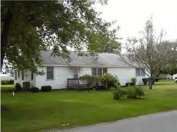209 S Oppyville Rd, Watseka, IL 60970