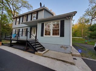 2124 Walnut Trl, Bushkill, PA 18324