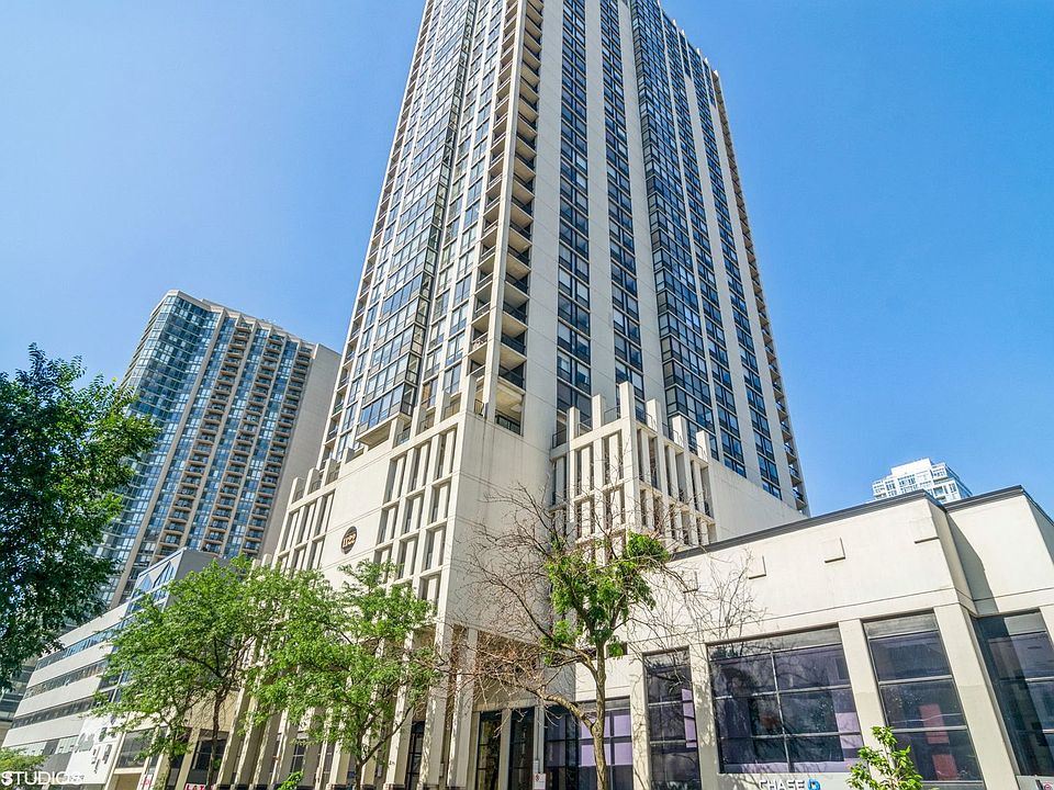1st image of 1122 N Clark St APT 2102