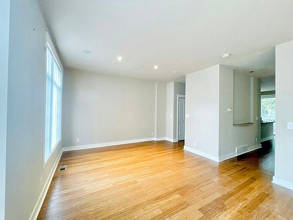 5th image of 11840 SE 4th Pl APT 305