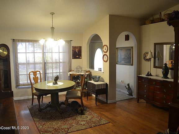 2nd image of 2405 Alexander Dr