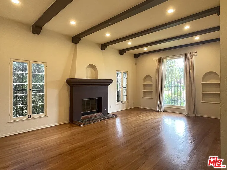 203 N Doheny Dr — Photo 4