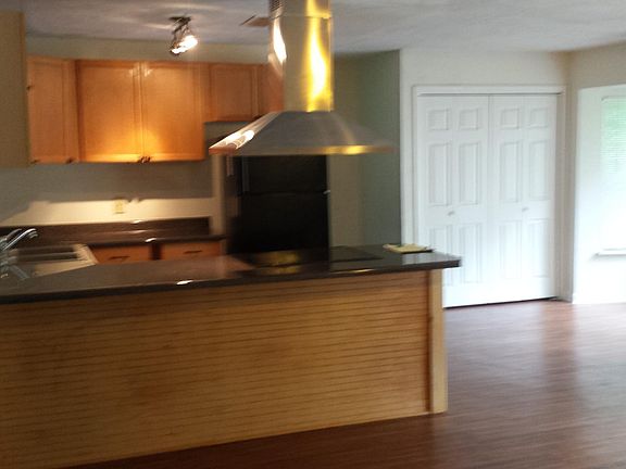 4th image of 2212 Greenwich Way