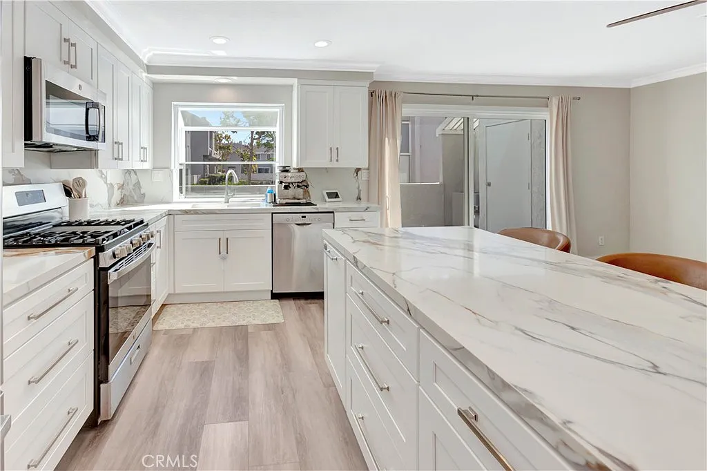 2 bed, 2.5 bath, 1305 sqft, $3,800 — Photo 1