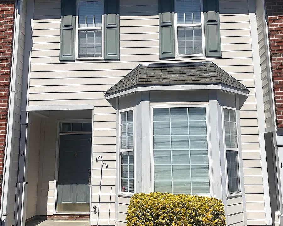 1st image of 11 Signet Dr #11