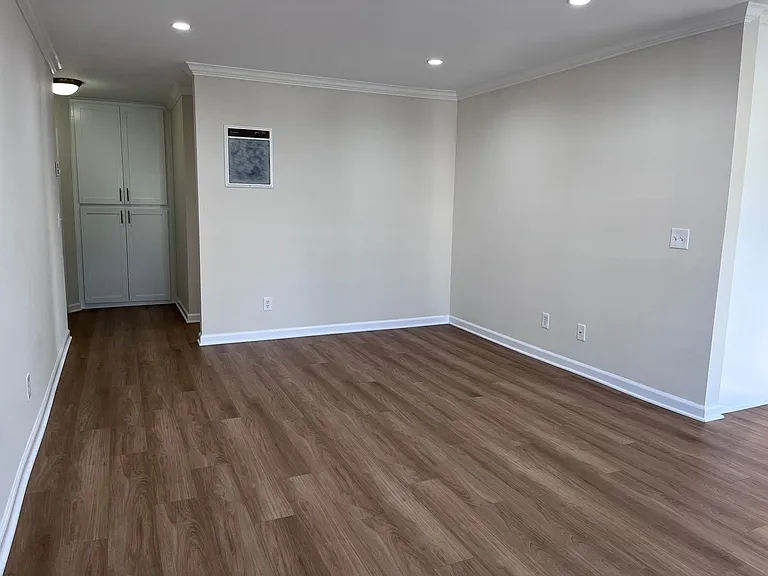 2475 Corinth Apartments — Photo 9