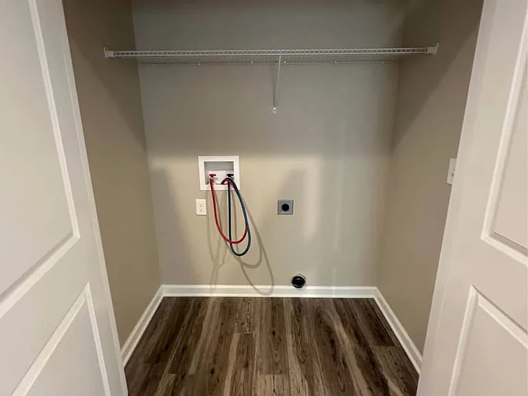 406 Sanderson Dr — Photo 5