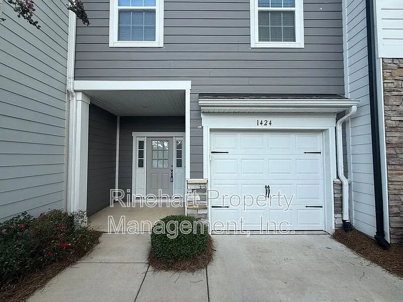 3 bed, 2.5 bath, $2,300 — Photo 2
