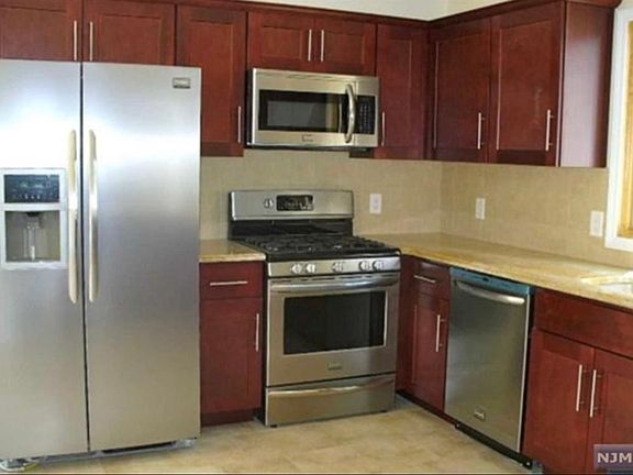 5th image of 2040 Ellery Ave #B