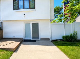 (Undisclosed Address), Lindenhurst, NY 11757