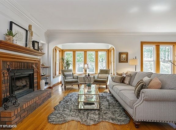 2nd image of 1213 N Lombard Ave