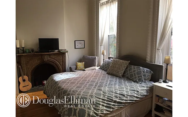 Rented by Douglas Elliman | media 23