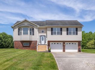 1658 Jamestown Rd, Morganton, NC 28655