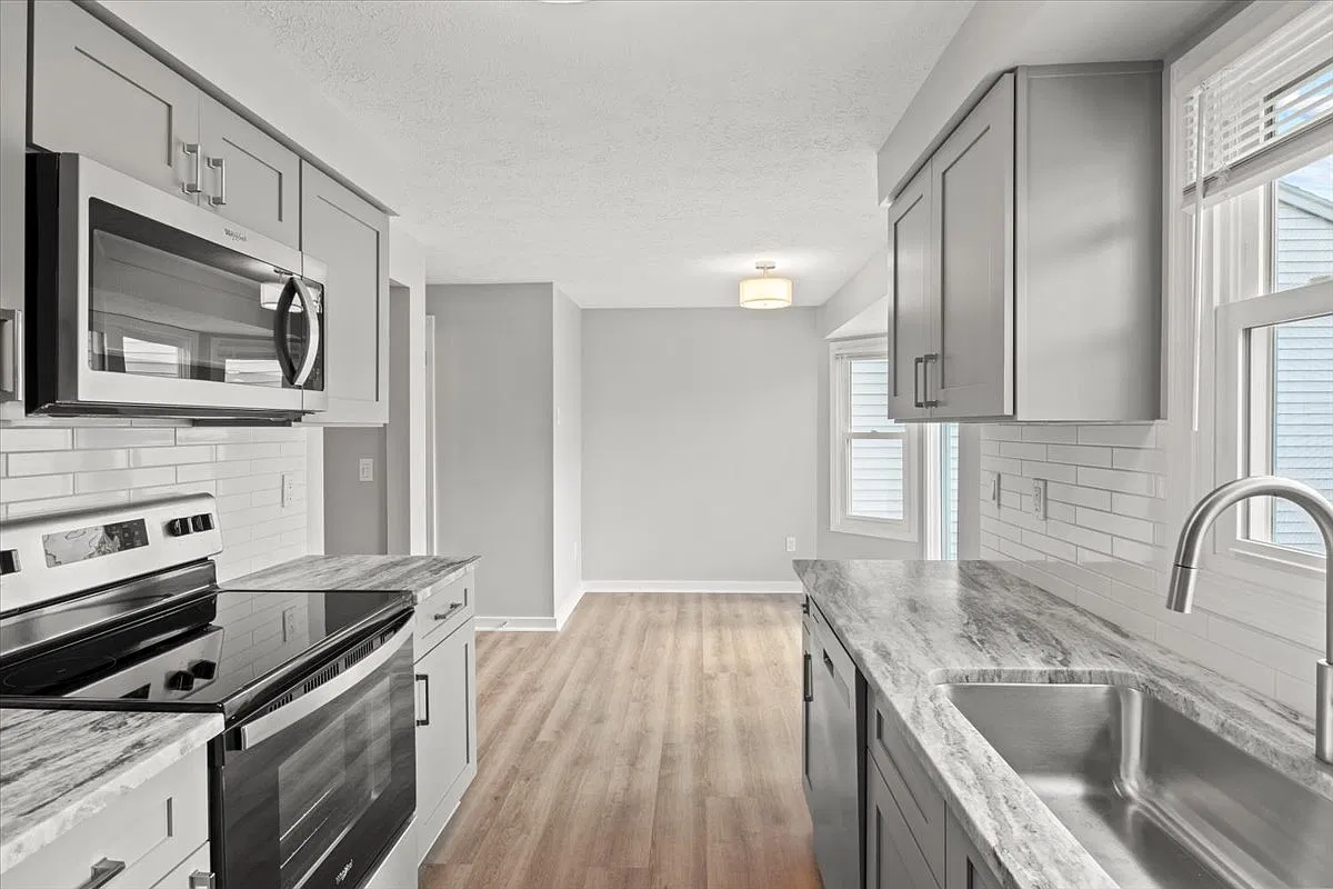 3 bed, 1.5 bath, 1232 sqft, $2,495 — Photo 3
