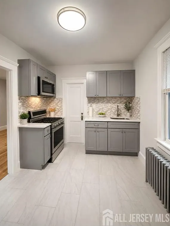2 bed, 1.0 bath, $2,200 — Photo 2