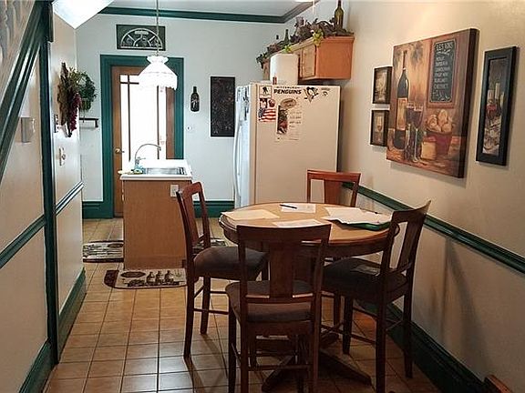 5th image of 511 Foster St