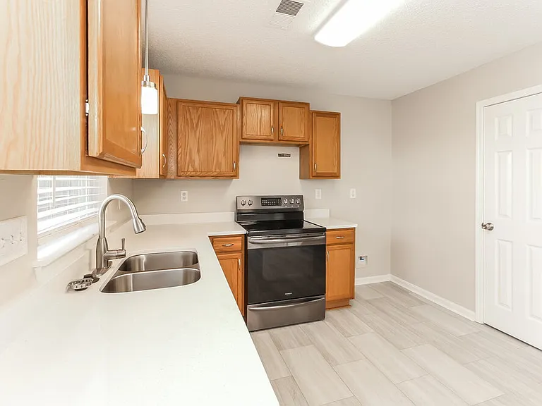 5922 Laurenfield Dr — Photo 7