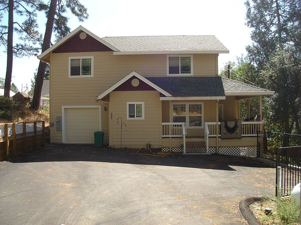 2 Story, 3/2.5, couple blocks from downtown