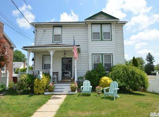 16 Benjamin St, Glen Head, NY 11545