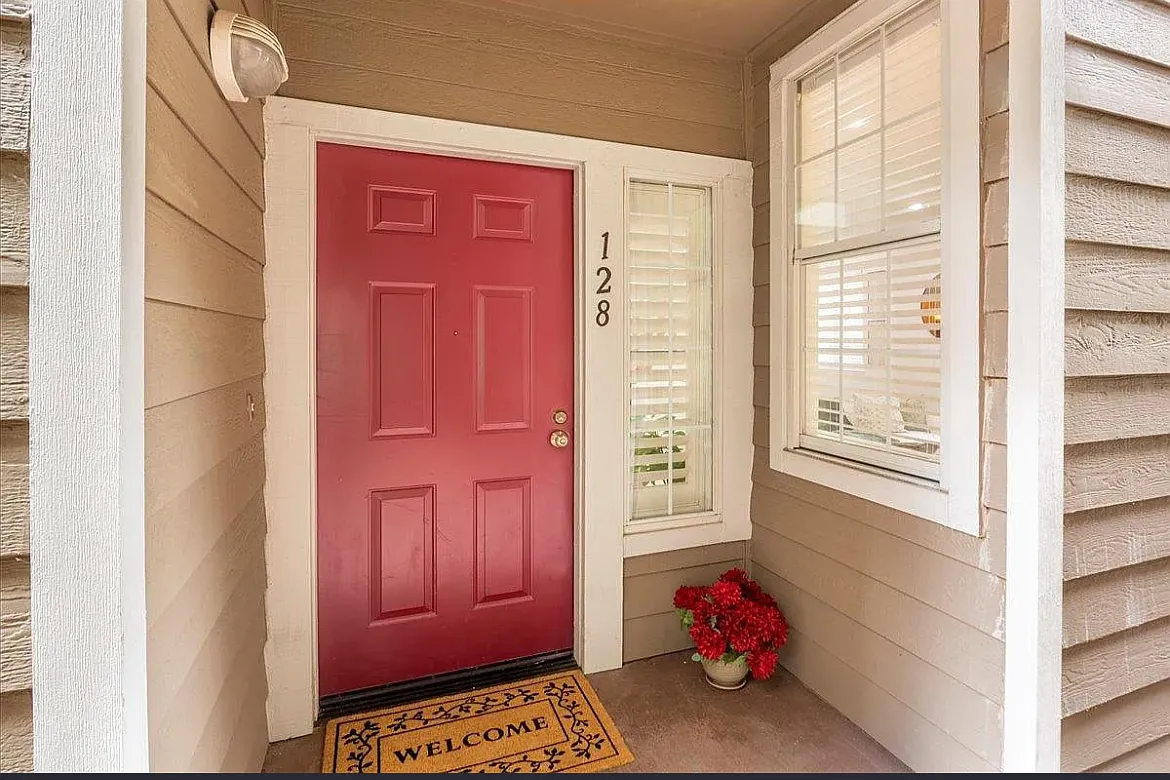 3 bed, 1283 sqft, $4,650 — Photo 3