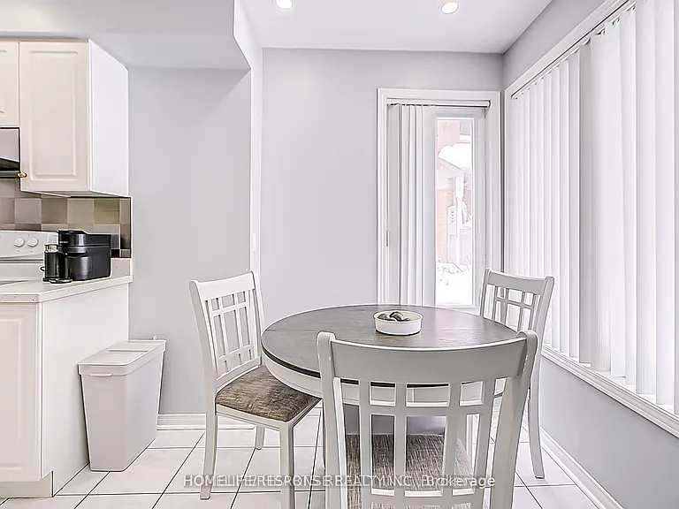 29 Rosebank Dr #911 — Photo 9