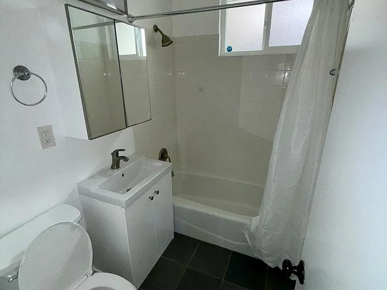 805 Venice Blvd #6 — Photo 8