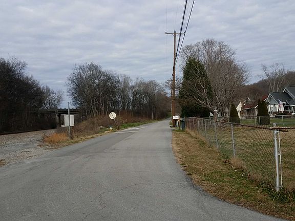 4th image of 10118 Walden St