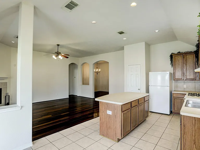 7605 Waterlilly Ln — Photo 7